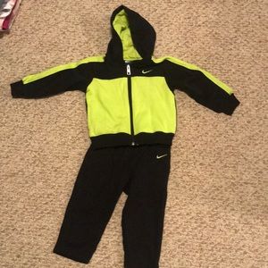Boys/Girls Nike sweatshirt & sweatpants